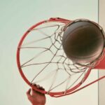 ¿Cuál es la diferencia entre baloncesto profesional y universitario?